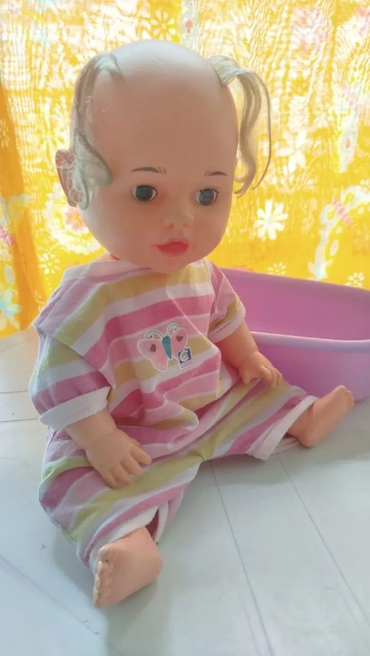 Boneca semi nova ela não e pequena  - Foto 4