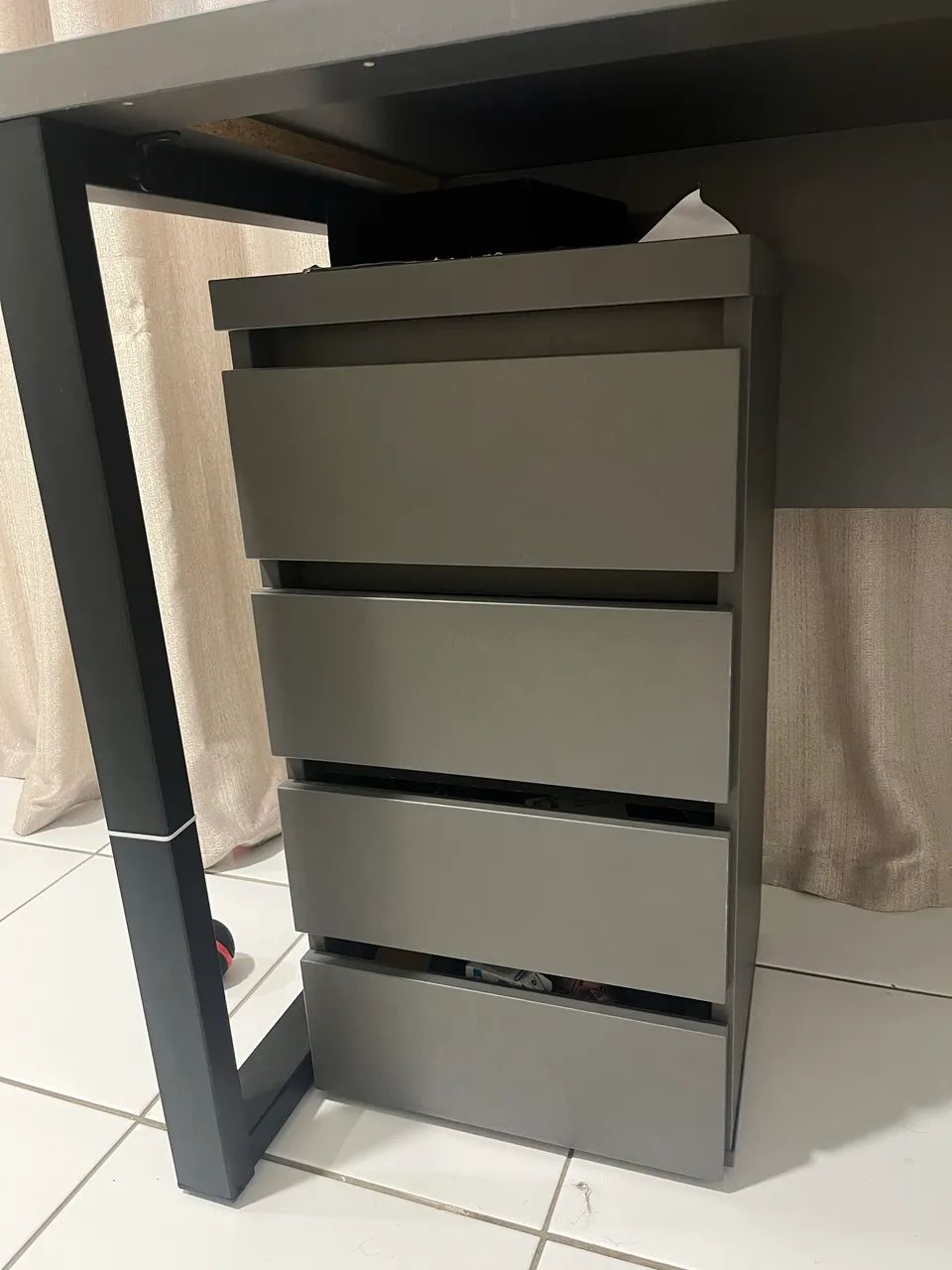 Escrivaninha e mesa de escritório com gaveteiro - Foto 5