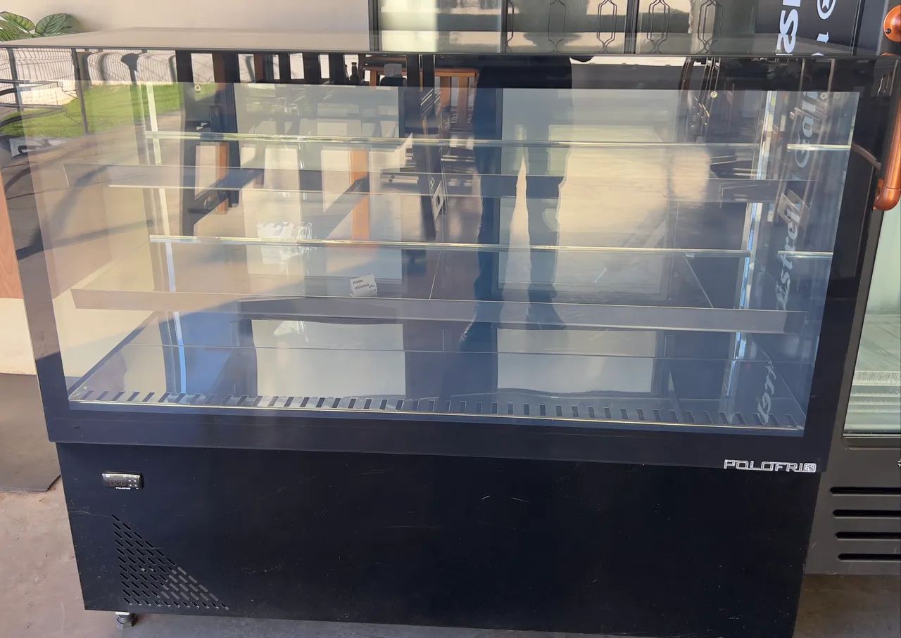 Vitrine Refrigerada Polofrio 5037 Gourmet preta 1,44m