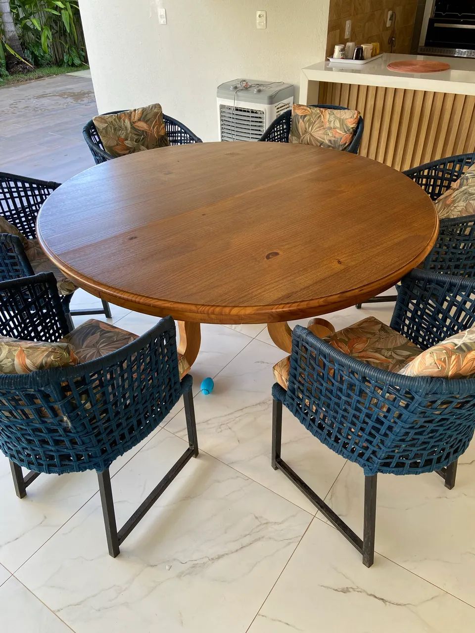 Mesa com cadeiras à venda  - Foto 4