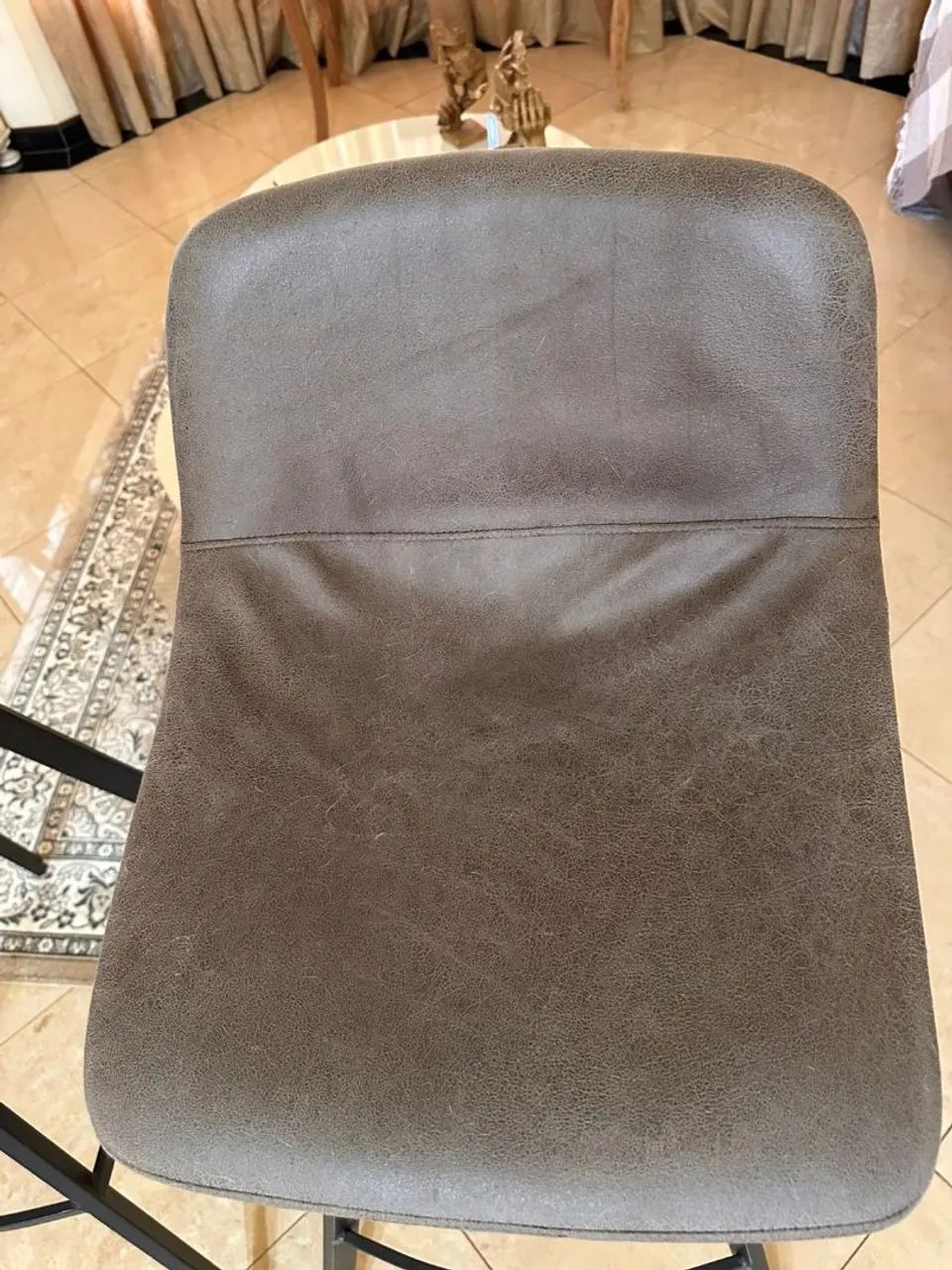 Banqueta Alta Estofada com Base de Metal - Moderna - Foto 2