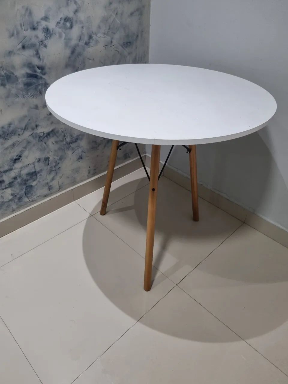 Mesa de Jantar Redonda estilo Charles Eames