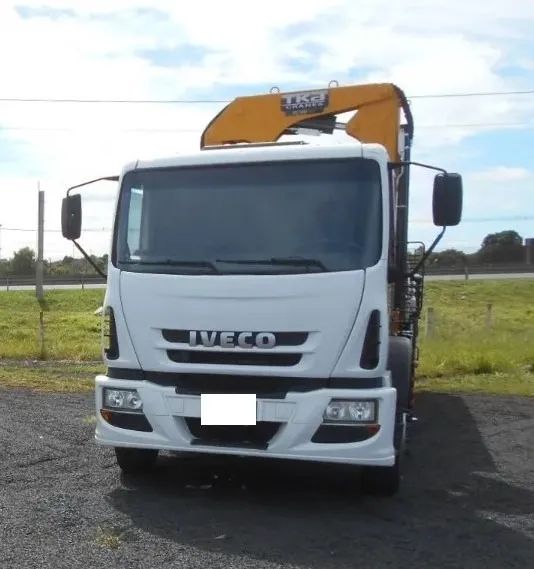 Iveco Tector 240e22 2013 com munck  - Foto 2