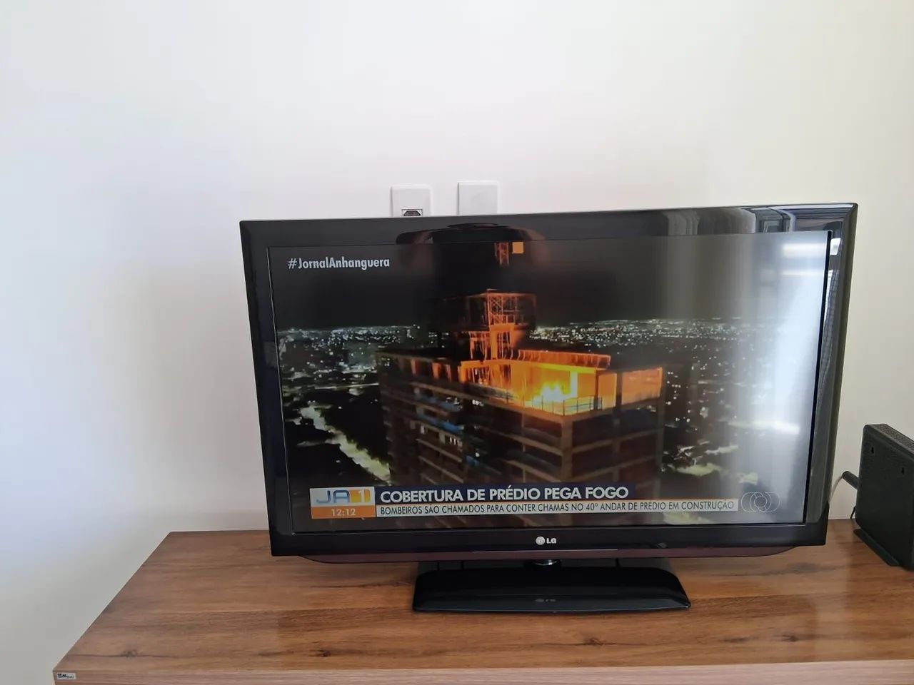 TV  LG  42 Polegadas  - Foto 2