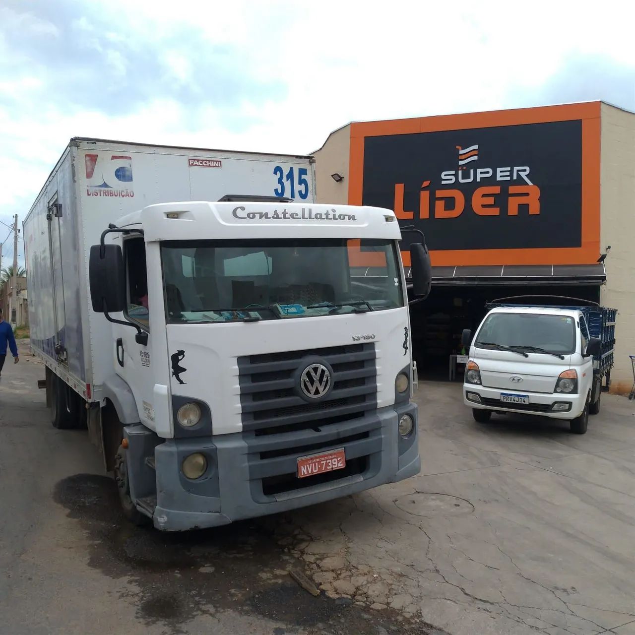 Caminhão agregado 