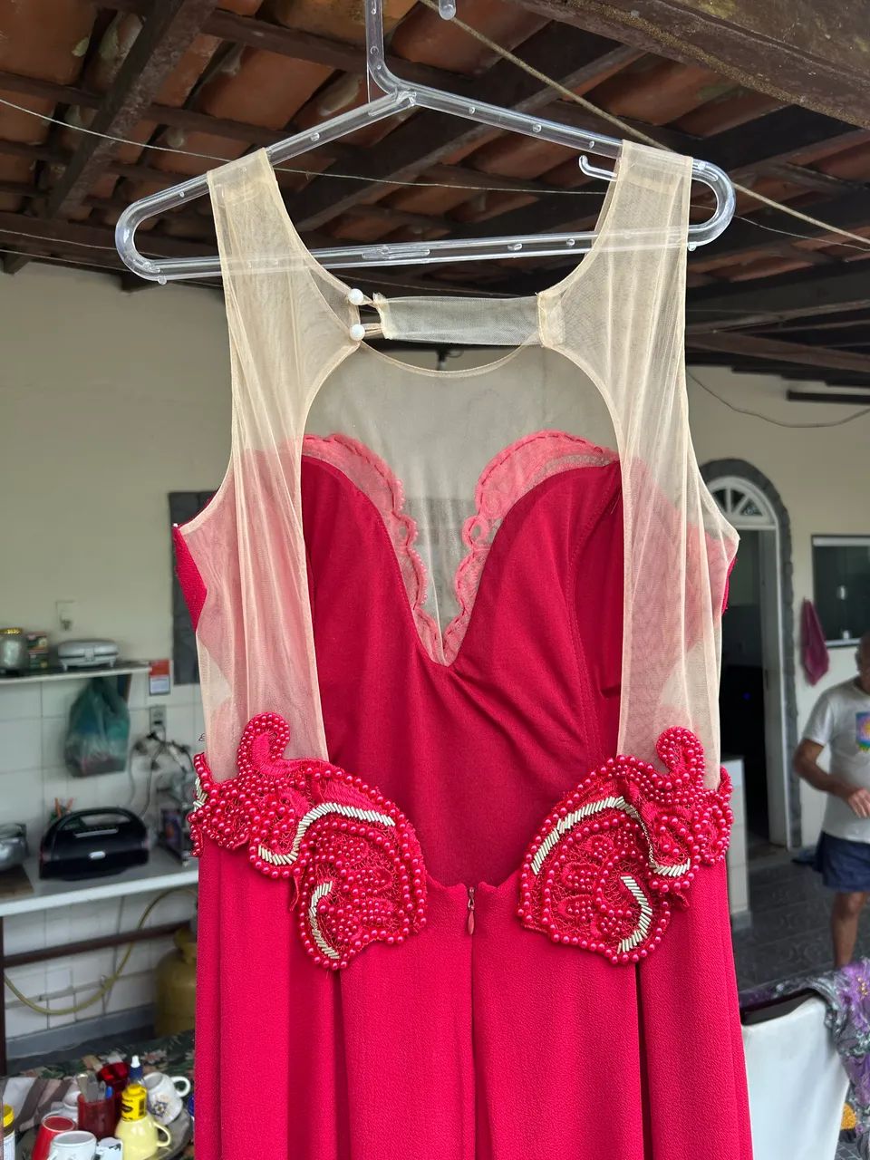 Vestido vermelho e branco com detalhes perolados - Foto 3