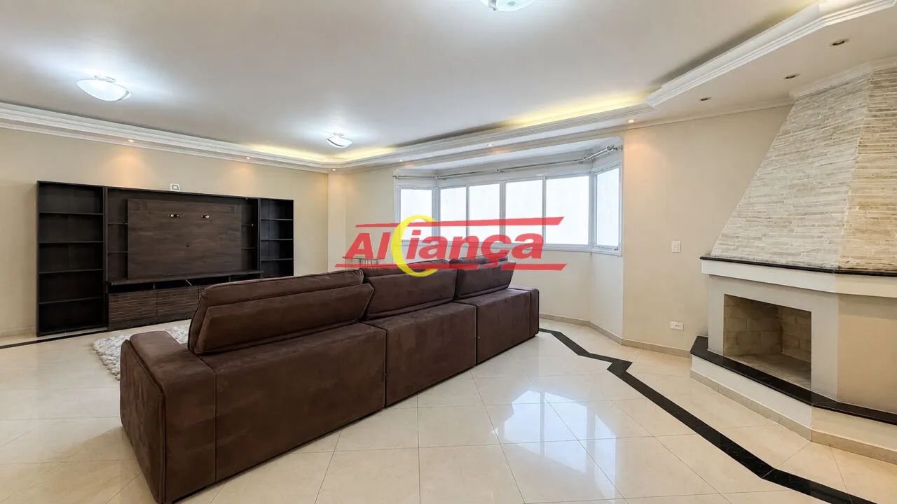 Sobrado com 427m², com 4 quartos e 3 suítes à venda na Vila Galvão