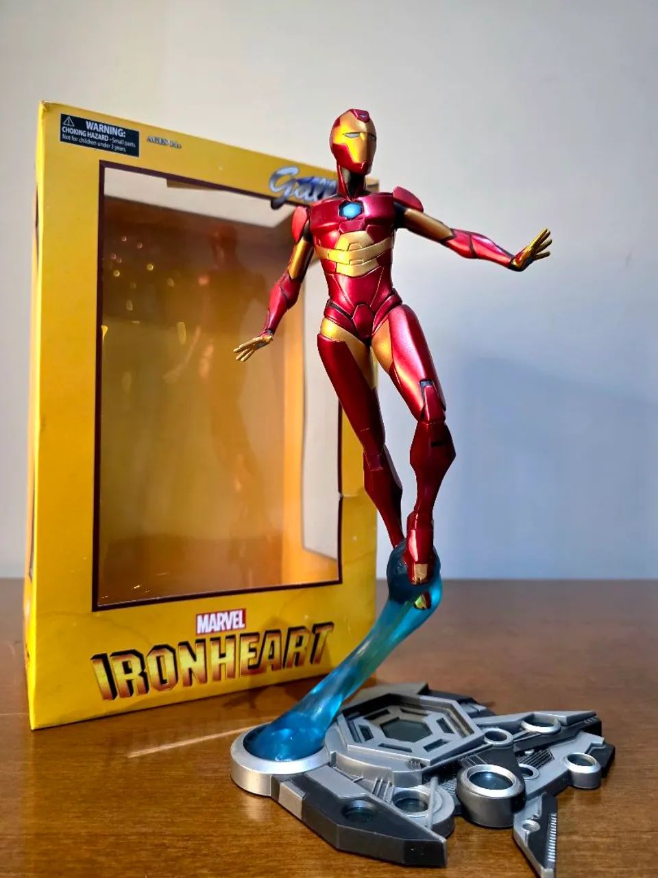 Action figure iron man, iron heart marvel  diamond galery - Foto 3