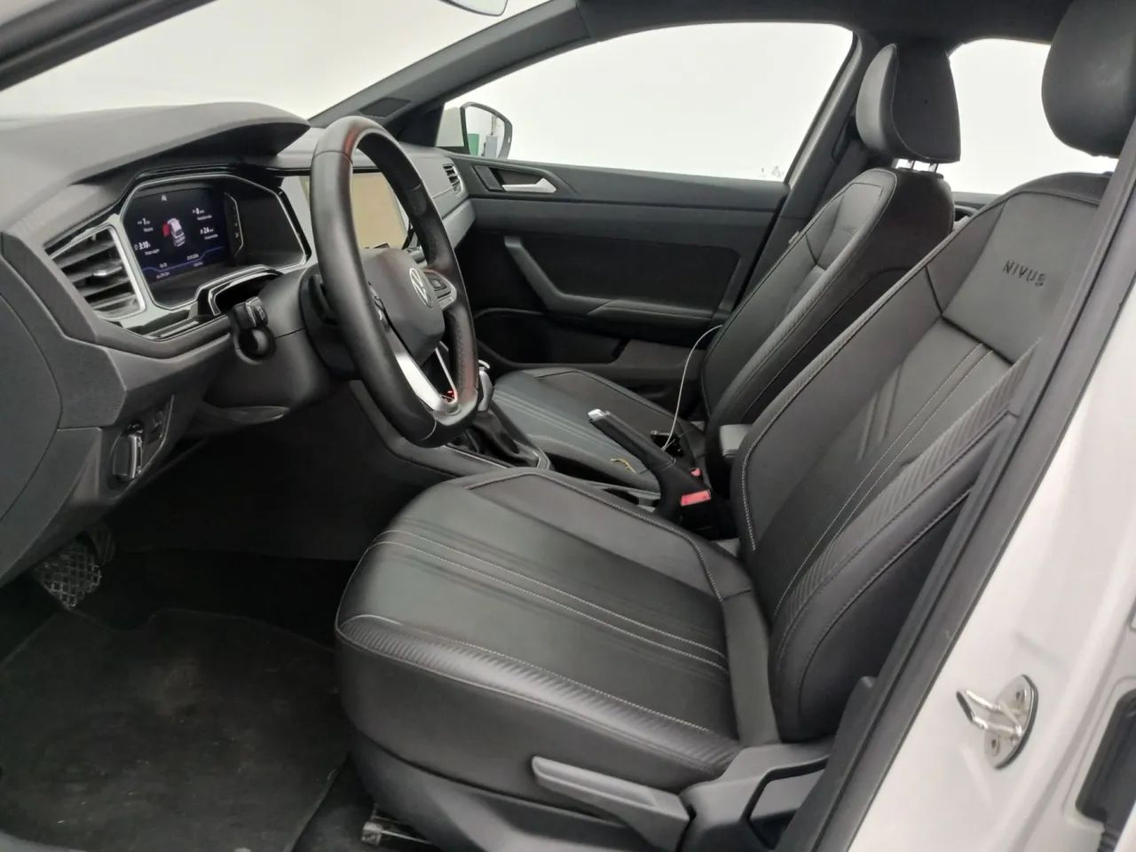 Volkswagen Nivus Highline 1.0 200 TSI Flex Aut., foto 16 de 18