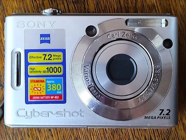 SONY Cyber-shot DSC-W35 シルバー Câmera Sony Cyber-shot DSC-W35 7.2MP Lente Carl Zeiss + Bateria +