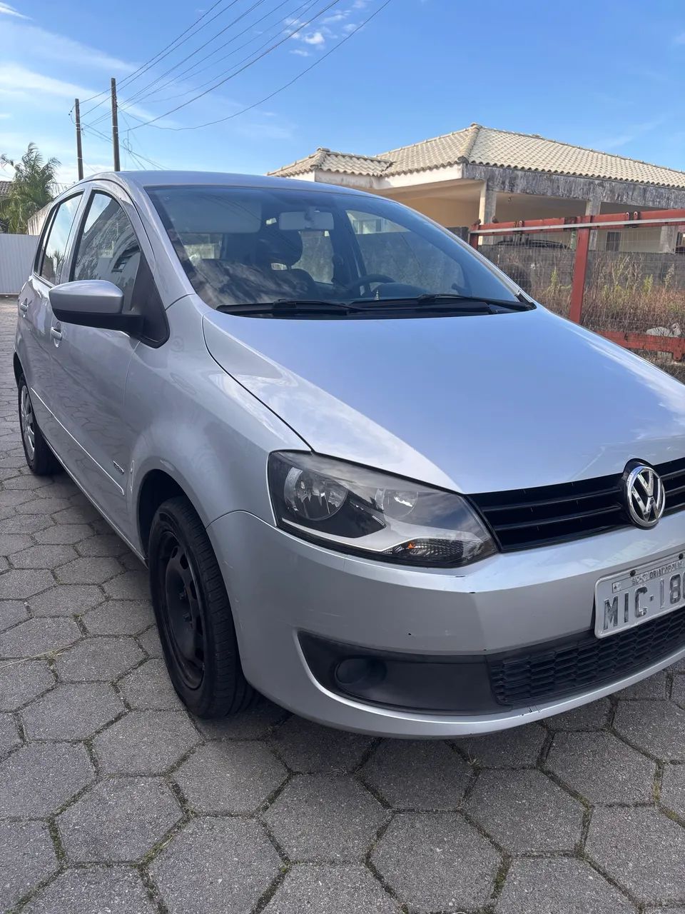 Volkswagen Fox 1.0 MI Total Flex 8V 5P 2011 - Foto 2