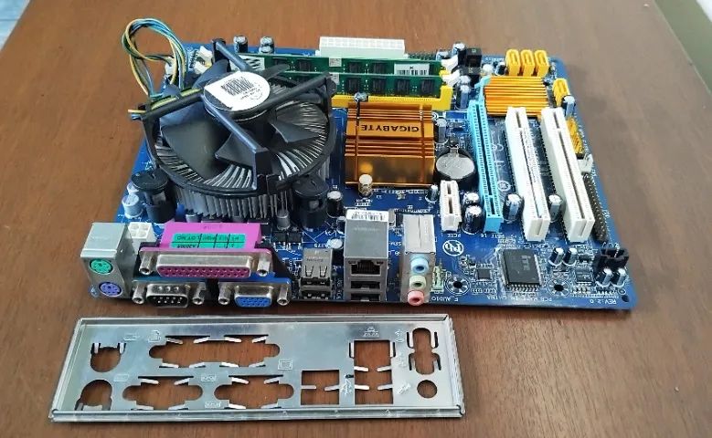 kit placa mae gigabyte ga g35m core2duo E4500 e 4gb de ram ddr2 - Foto 2