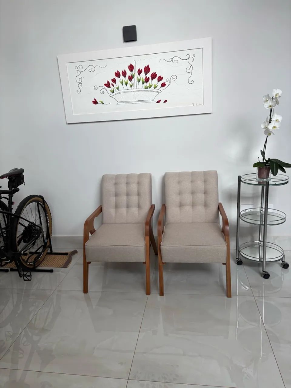 Poltronas estrutura em madeira  tecido em linho  - Foto 2