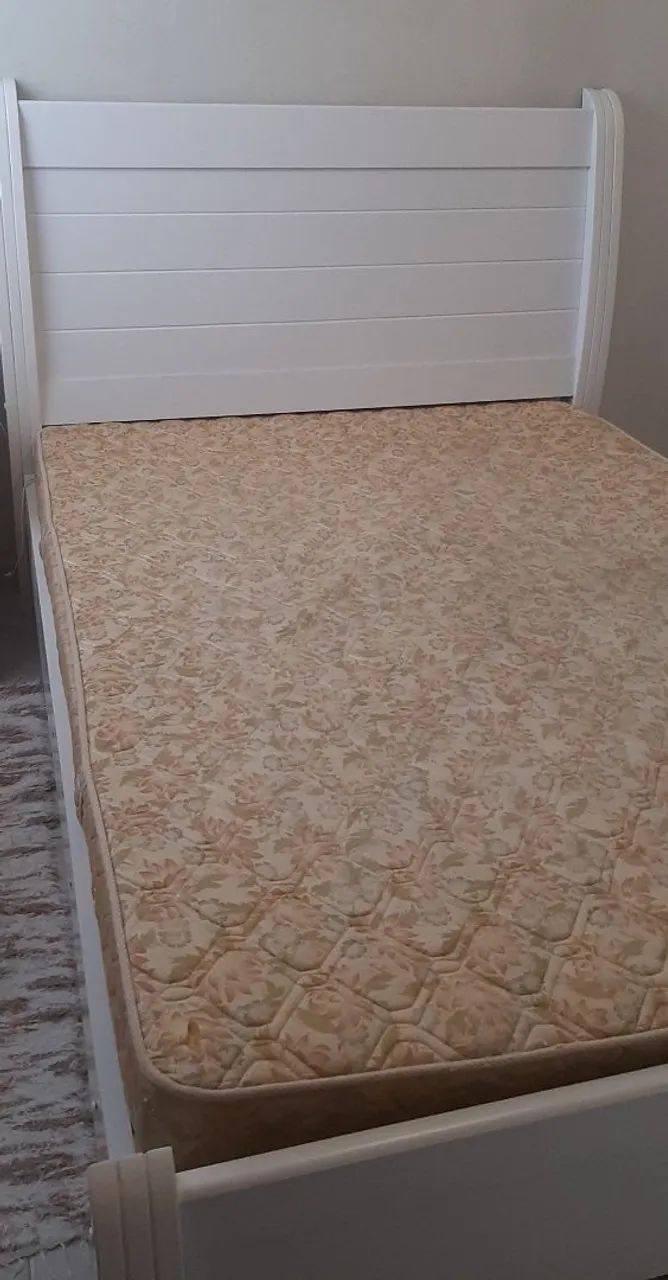 Cama Casal de Madeira + Colchão 
