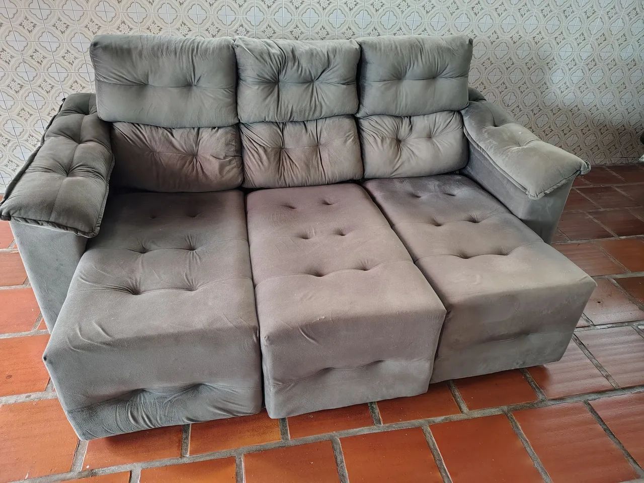 Vende-se sofá retratil 2,10 valor 500,00 - Foto 2