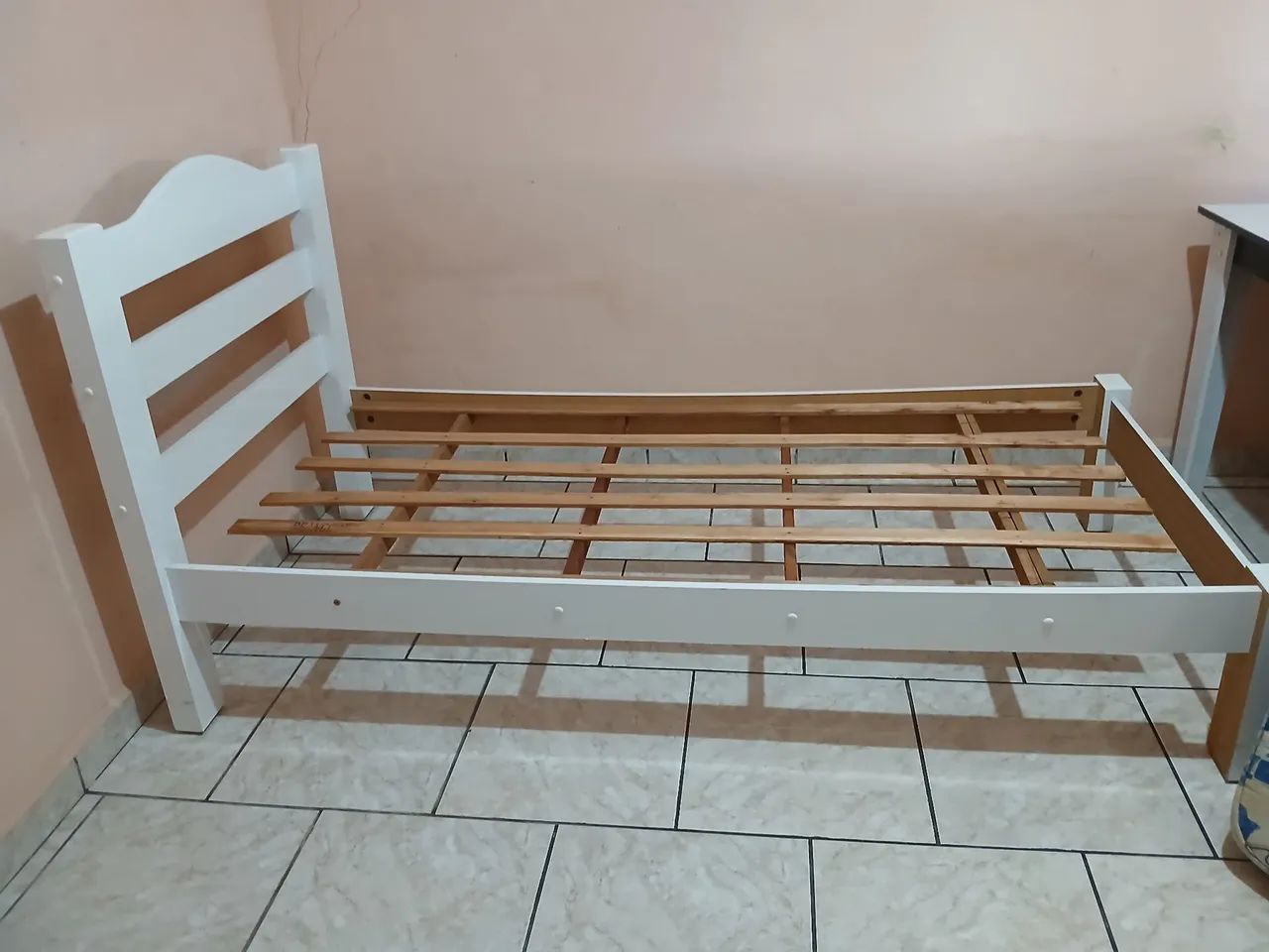 Cama e colchão de solteiro ATIMO ESTADO!