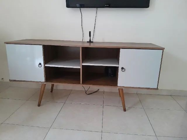 Rack de sala, bem conservada.