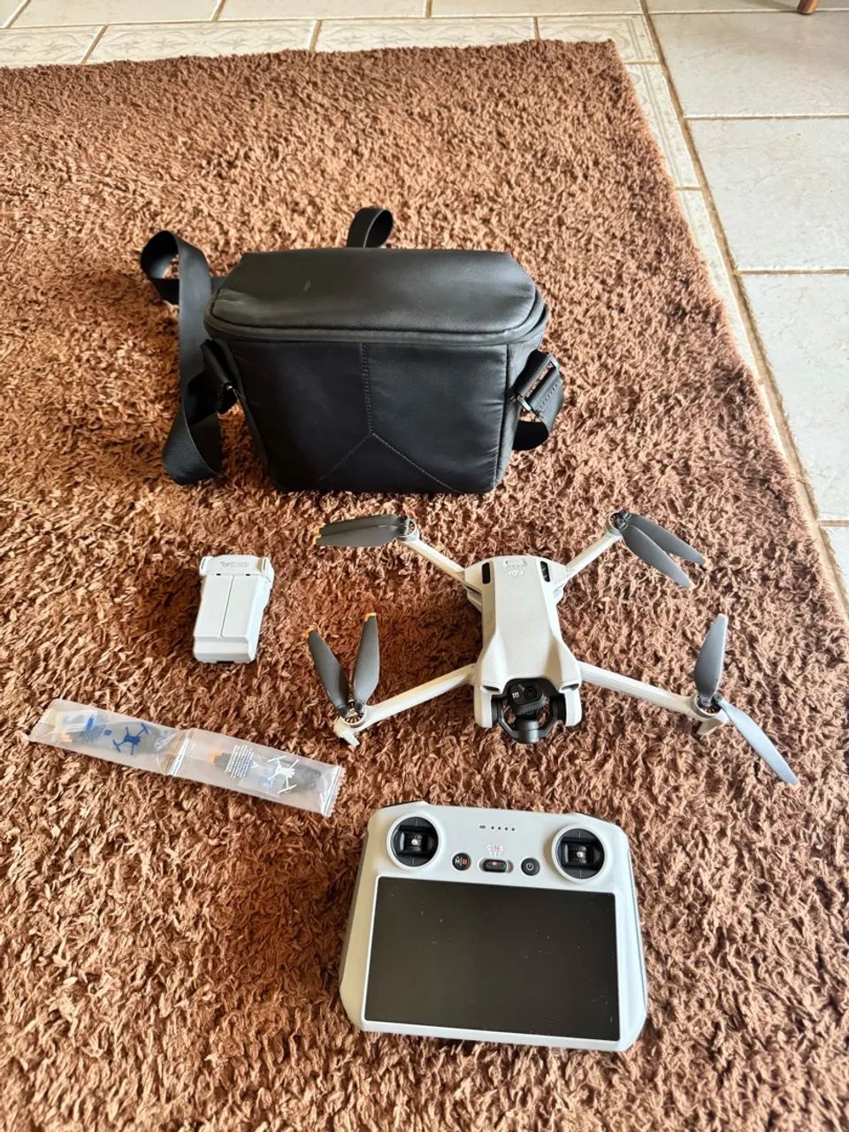 DJI MINI 3 COM CONTROLE COM TELA