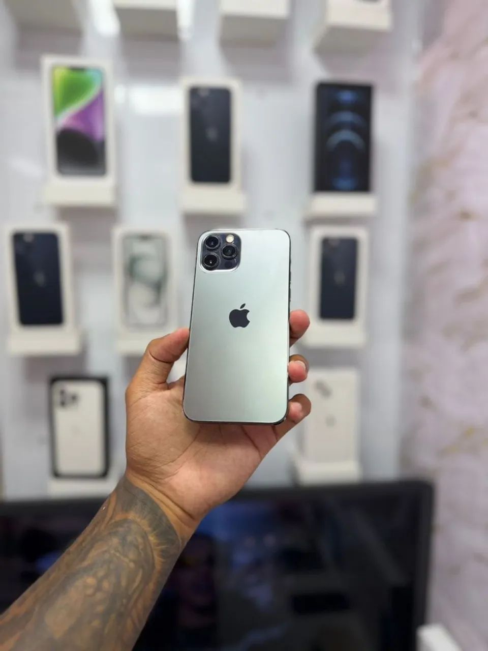 IPHONE 12 PRO 128GB<br>R$ 2.099,00 MUITO LINDO