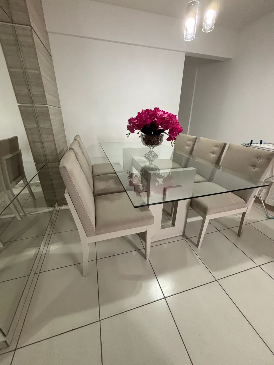 Vendo mesa + 6 cadeiras