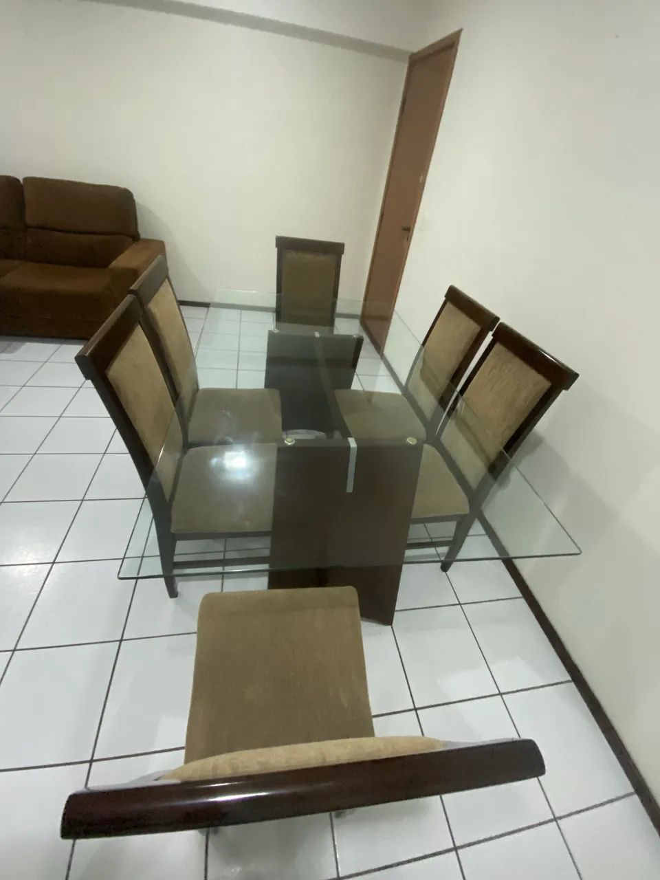 Mesa de vidro retangular com 6 cadeiras  - Foto 2