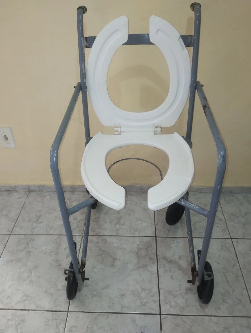 Vendo cadeira de banho  - Foto 2