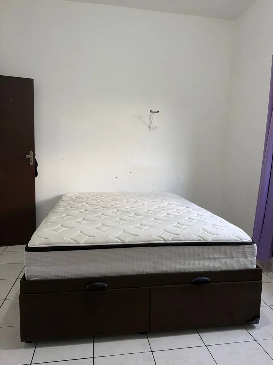 Cama QUEEN SIZE BAÚ ENORME E MUITO RESISTENTE