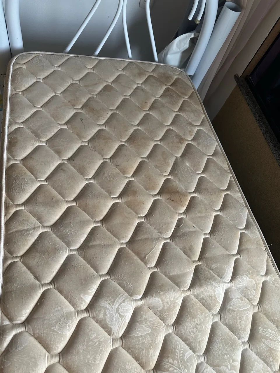 Cama de solteiro em ótimo estado só avaria do tempo - Foto 2