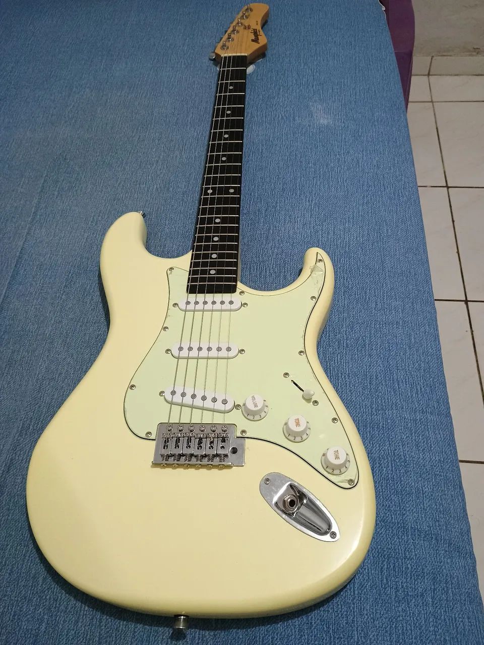Guitarra Memphis modelo MG30