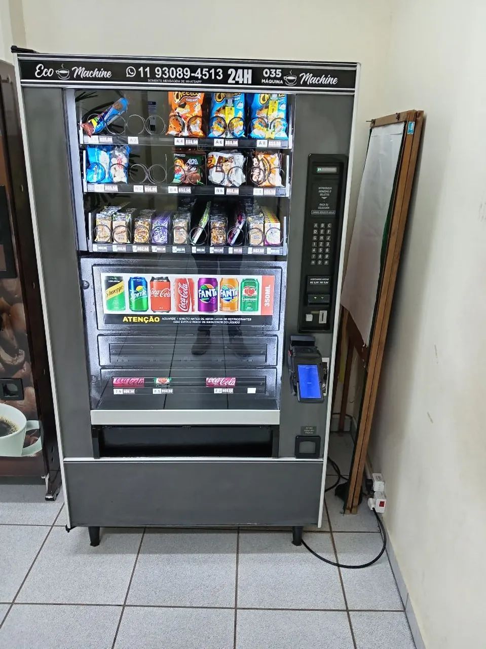 Vendng machine refrigerada / máquina de vendas automática / sistema de pagamento / 