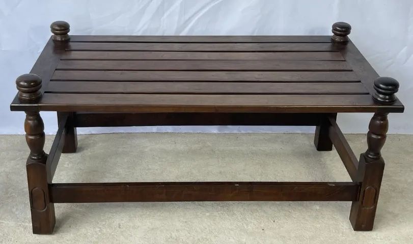 Mesa retangular baixa de centro em madeira clara, tampo vazado com réguas *Descrição - Foto 4