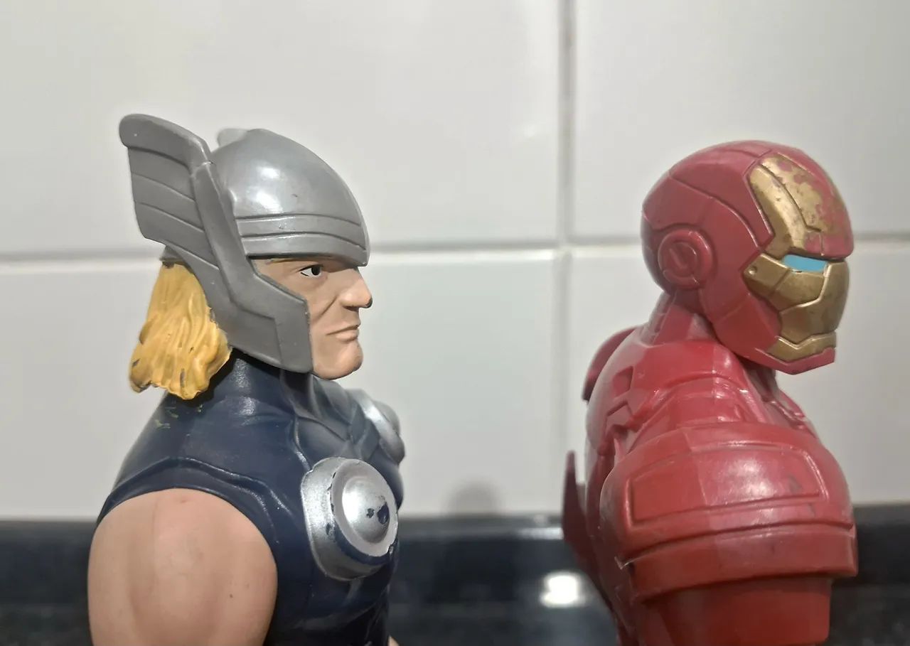 Bonecos Marvel Thor e Iron Man Usado  - Foto 5