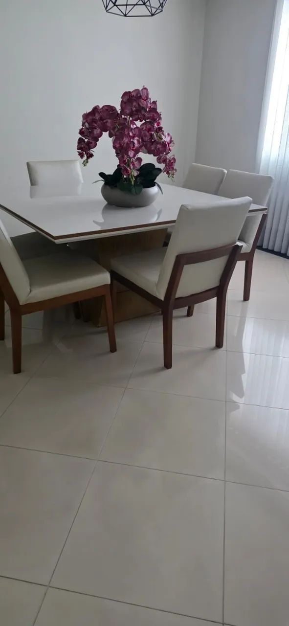 Sala de jantar em laca, completa - Mesa, 6 cadeiras e 1 Aparador