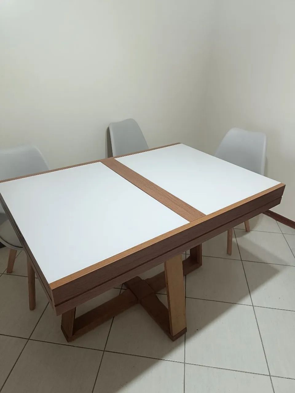 Mesa retrátil de 4 ou 6 cadeiras 
