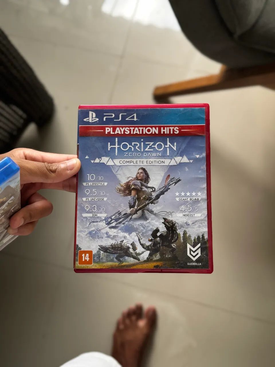 PS4 SLIM 1TB COM 2 JOGOS + 2 CONTROLES  - Foto 2