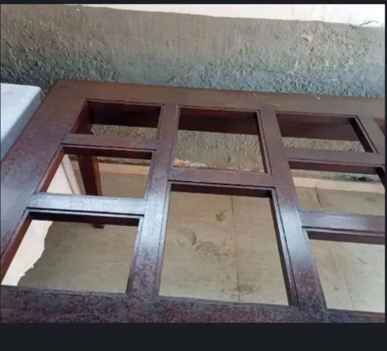 Mesa antiga em madeira maciça e vidros bisotê  - Foto 4