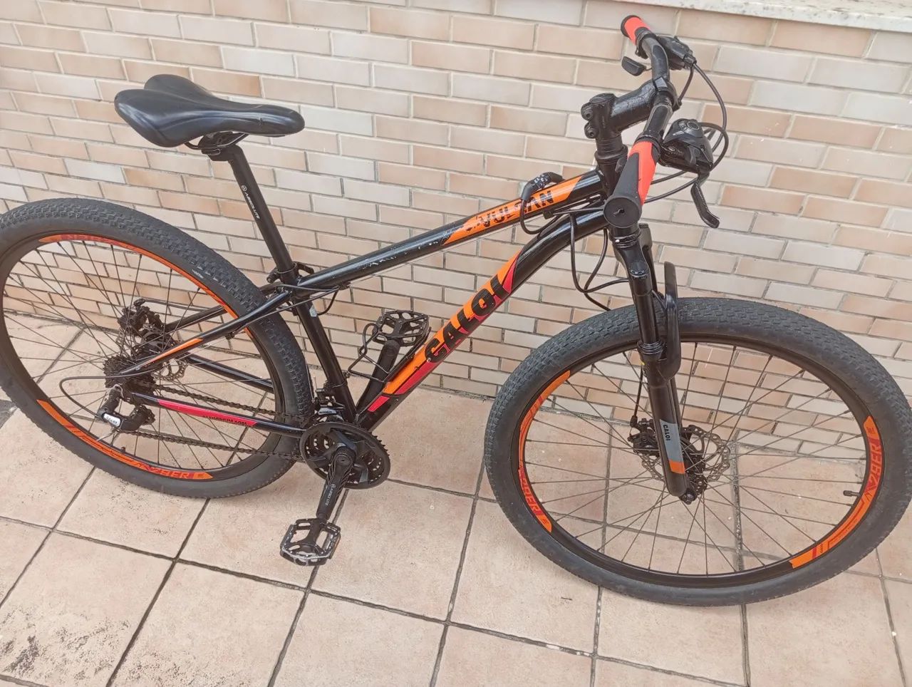 Bike Caloi Vulcan Aro29 semi nova toda tem conversa  de alumínio.