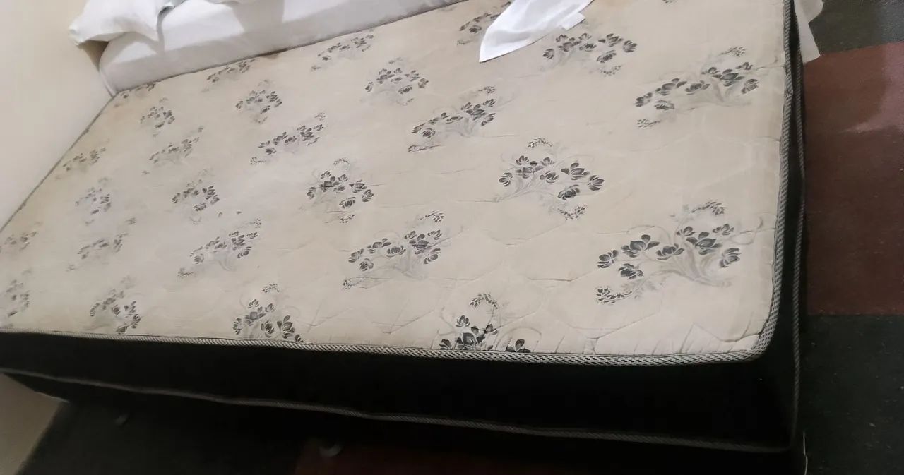 Estou vendendo móveis usados.