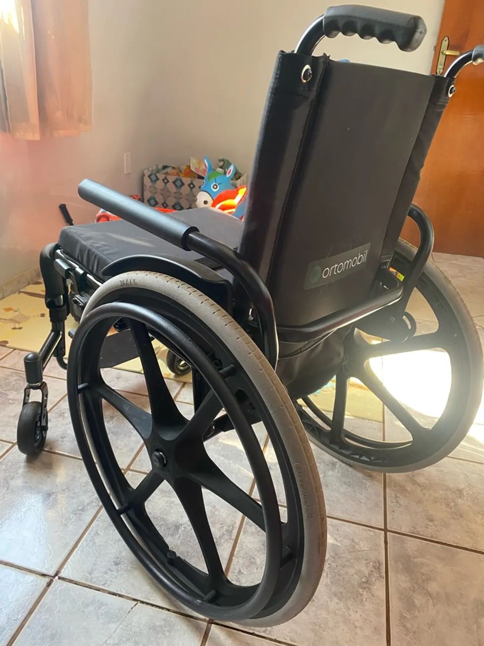 Cadeira de rodas marca Ortomobil  - Foto 2