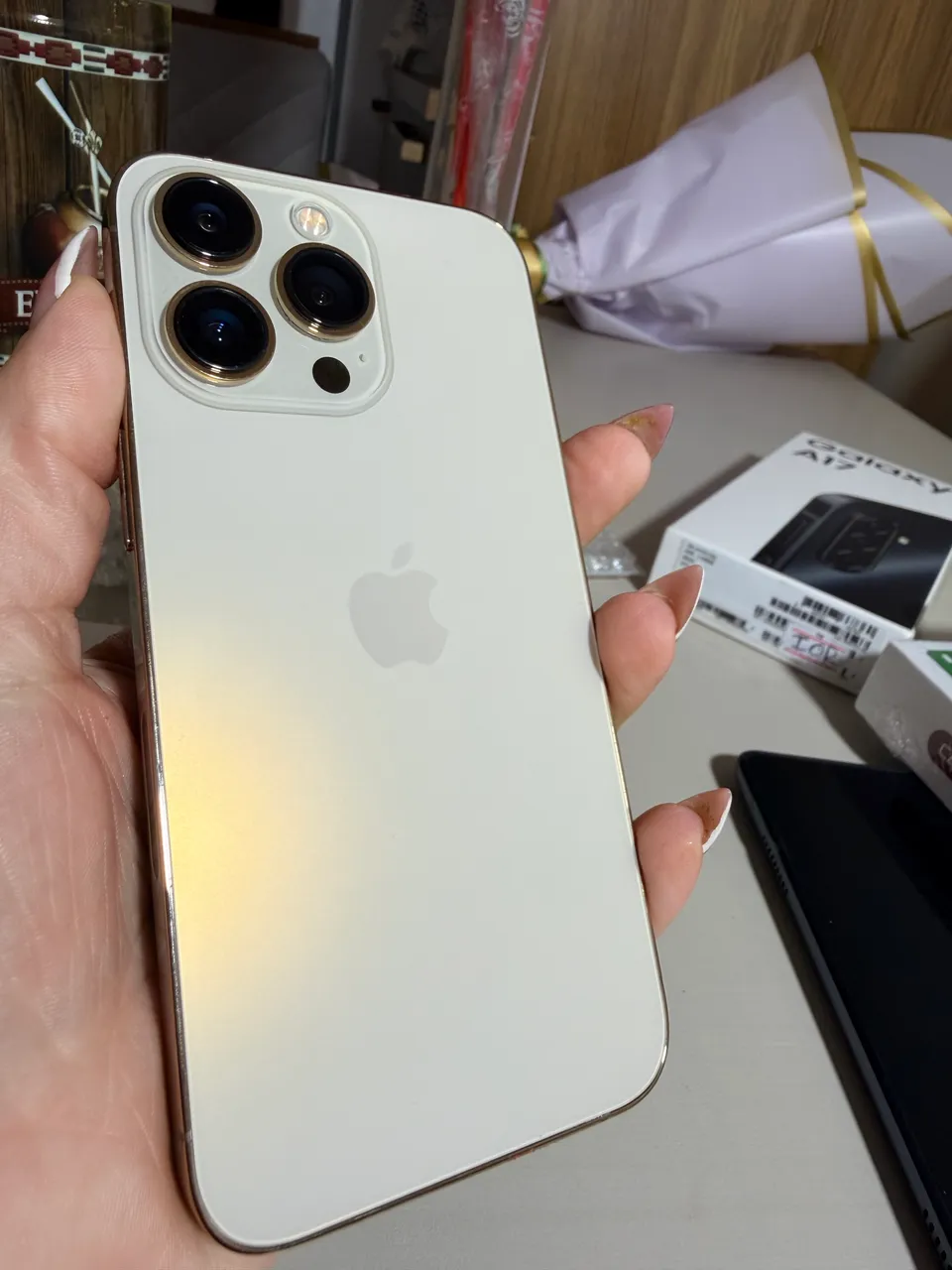iPhone 12 Pro Max 128GB Silver - Loja física! Com garantia! Até