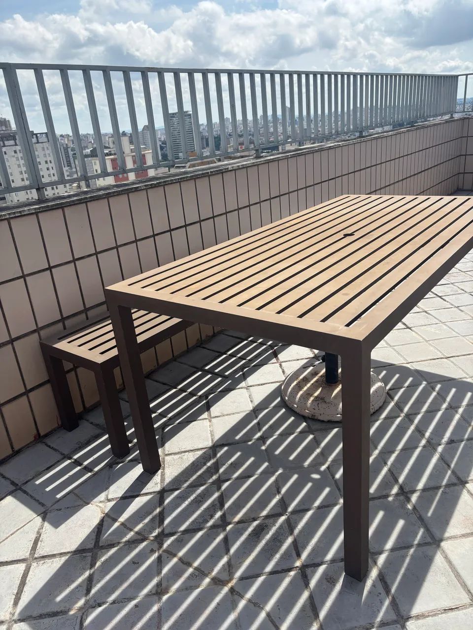 Mesa de Alumínio Ripada Retangular 180x90 + Banco 160cm | Área Externa - Foto 2
