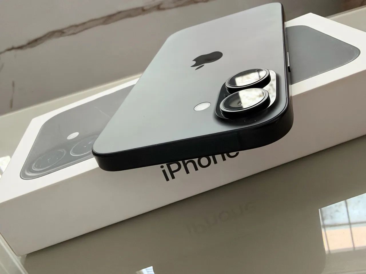 iPhone 16 com 256GB ( sem detalhes )