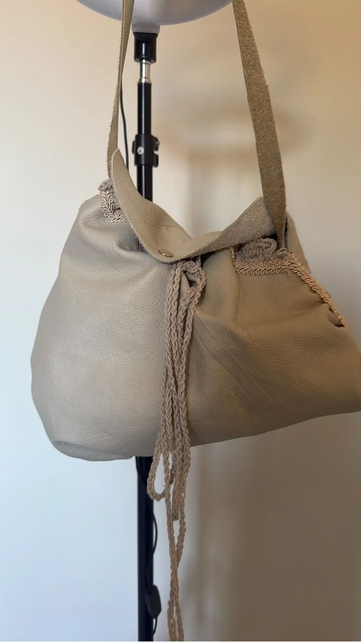 Bolsa de couro legítimo com crochê  - Foto 5