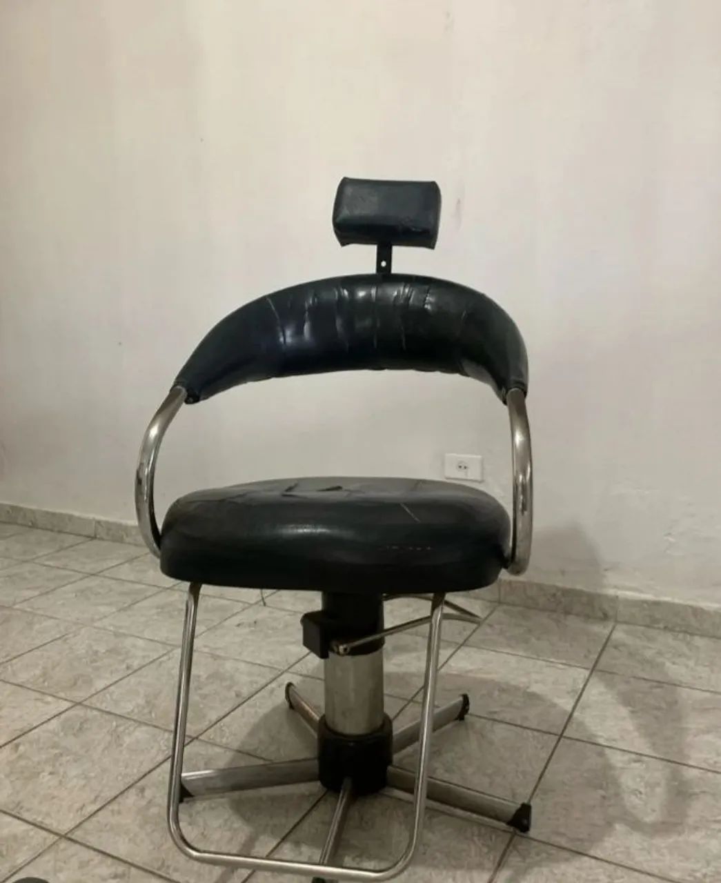 Vende se uma cadeira 