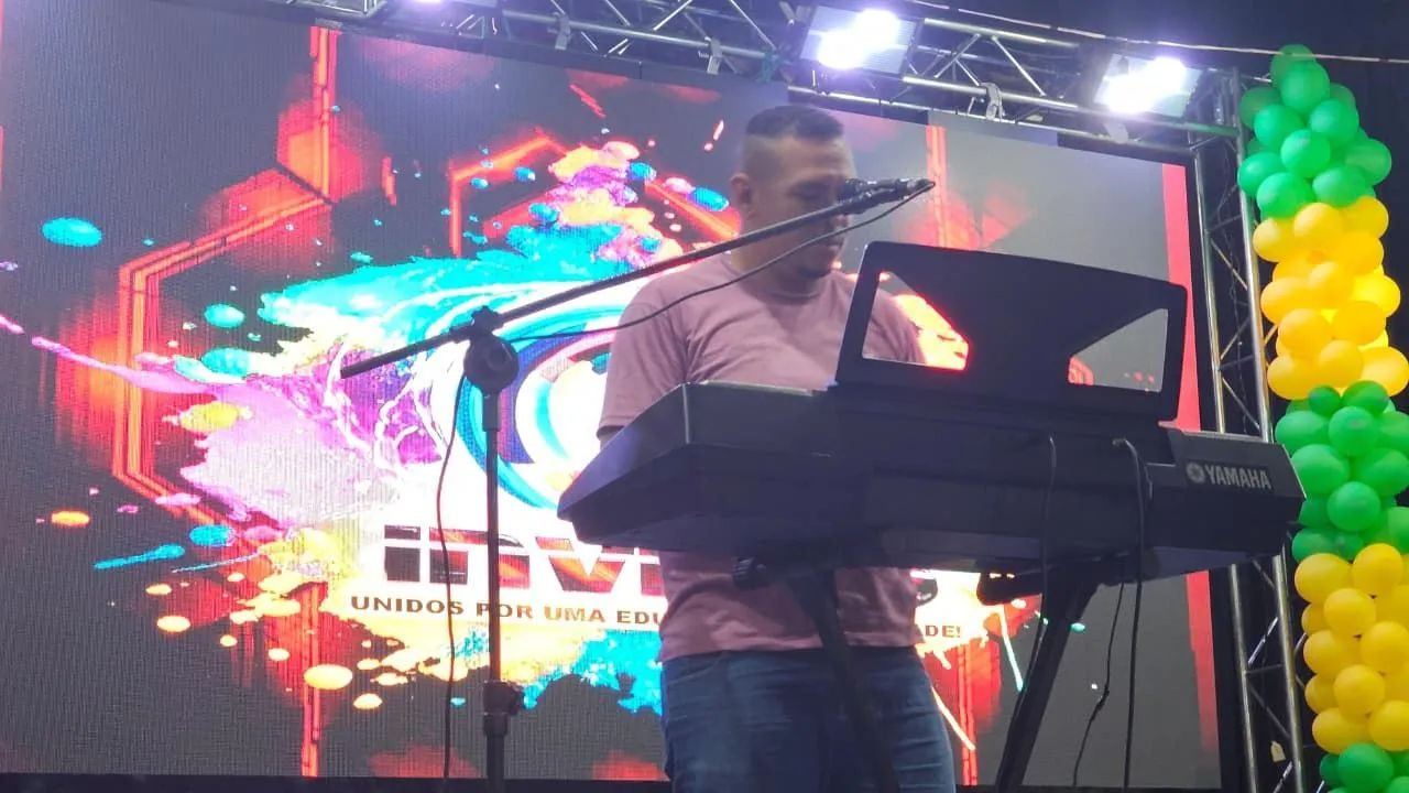 TECLADISTA E CANTOR - Foto 2