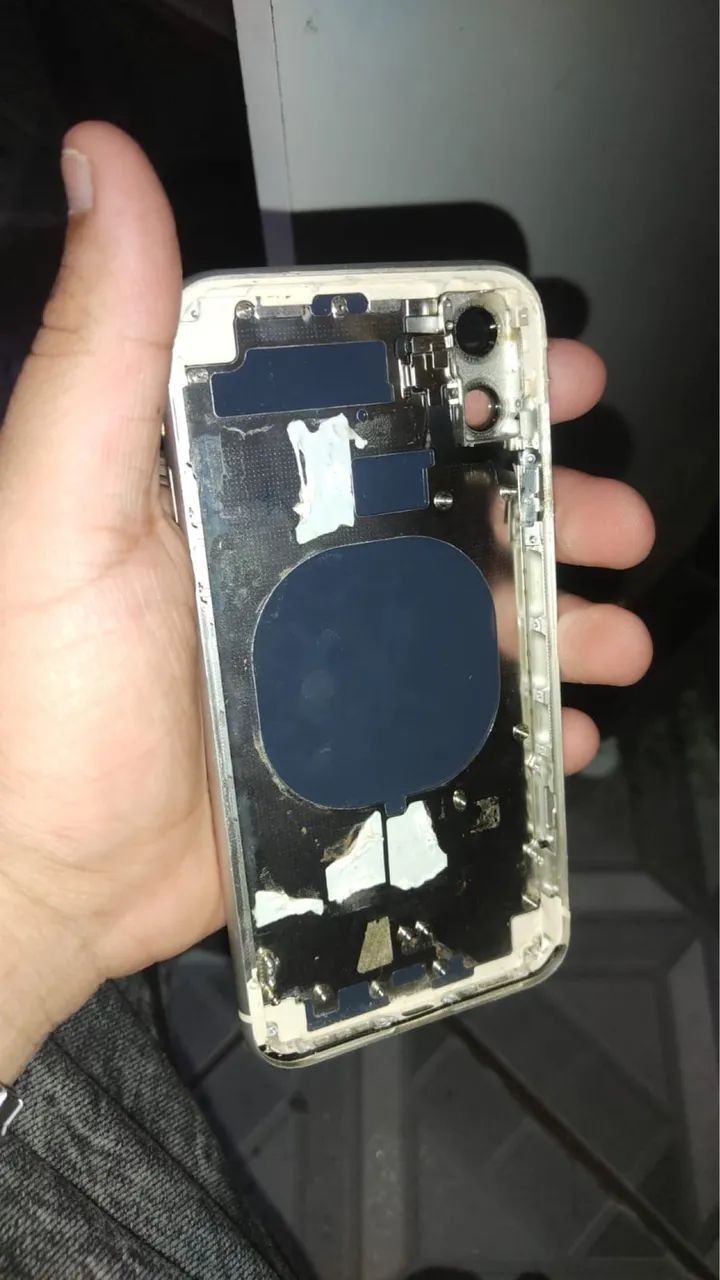Vendo carcaça original do iPhone 11 cor branca 