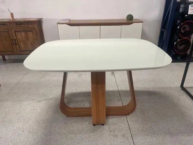 Mesa pra quatro lugares com tampo de vidro  - Foto 2