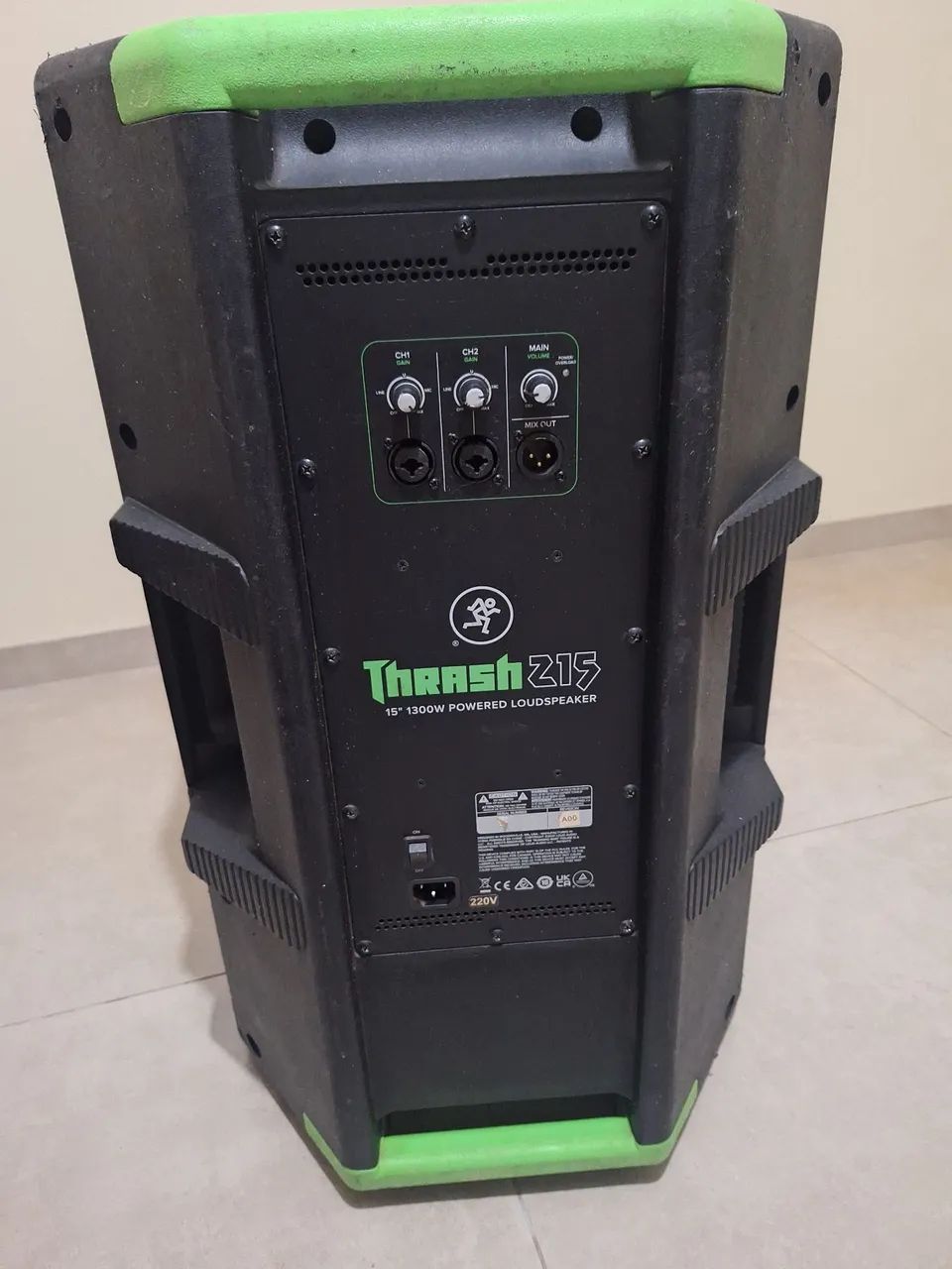Caixa ativa mackie thrash 15 polegadas 1300 watts  - Foto 2