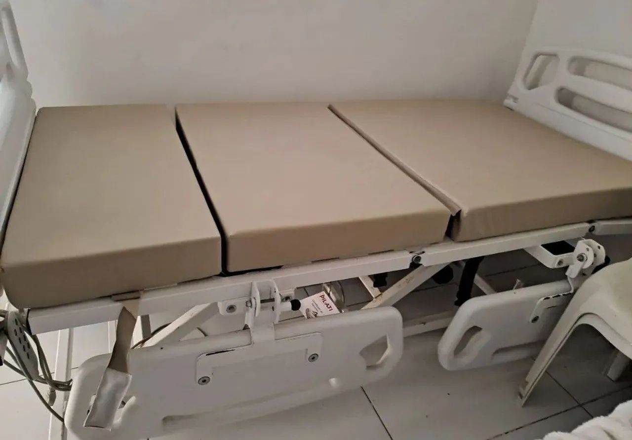 Cama hospitalar motorizada 