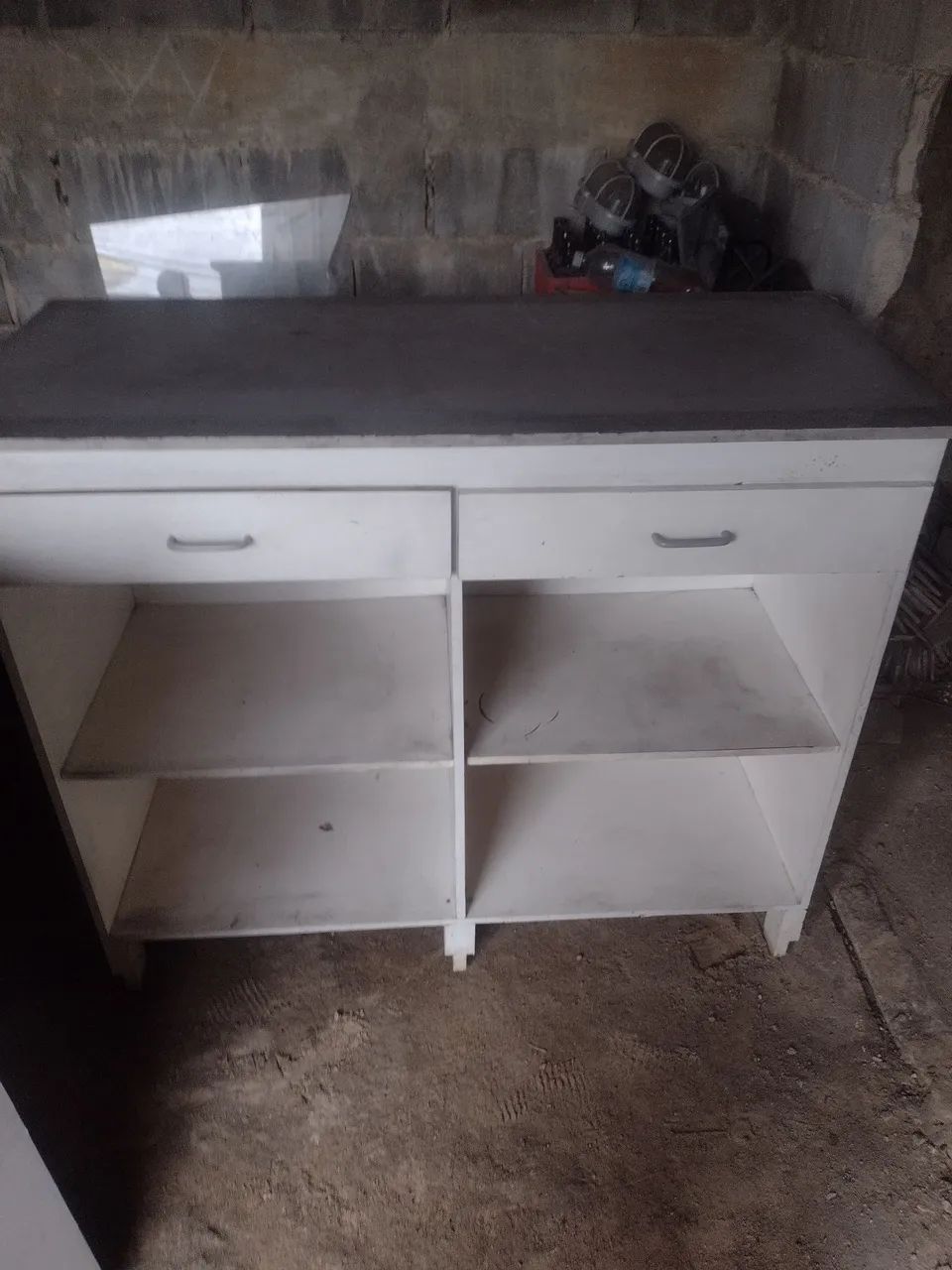 Vendo balcão em MDF para comércio, com dois gavetões .R$ 650,00